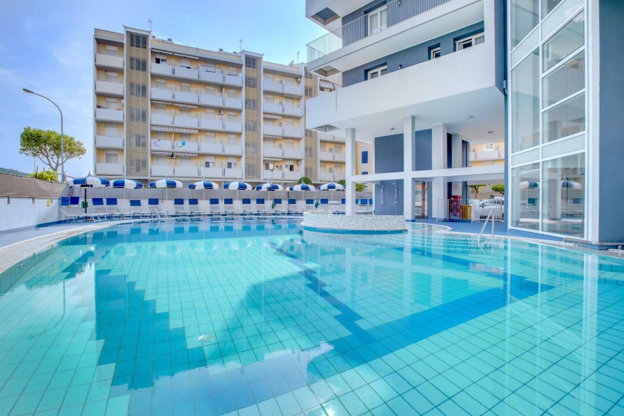 Apartaments Suites Ambassador Caorle Exterior photo