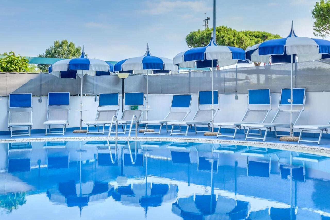 Apartaments Suites Ambassador Caorle Exterior photo